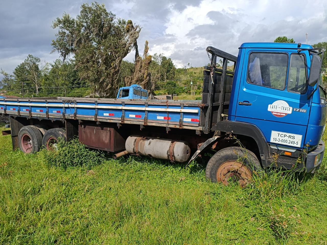 Lote 12 - Caminhão M.BENZ/1718, placa IET0932, RENAVAM 582829933, Fab/Mod 1993/1993