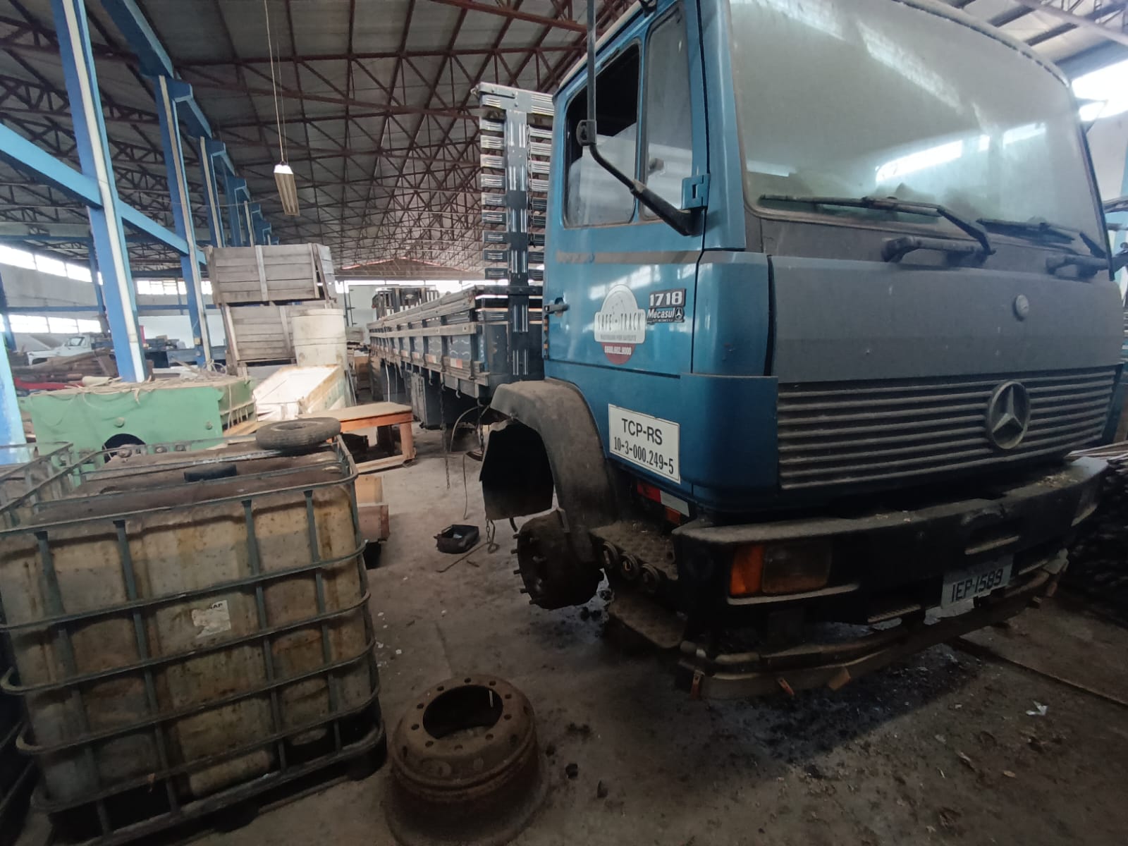 Lote 16 - Caminhão M.BENZ/1718, placa IEP1589, RENAVAM 582829941, Fab/Mod 1993/1993